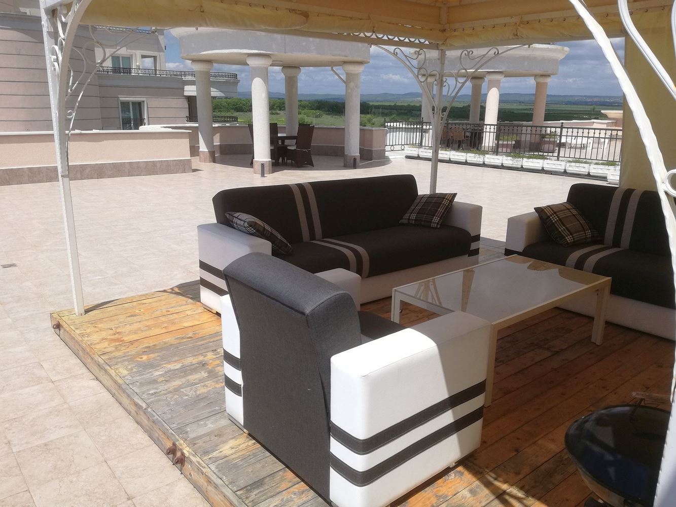 Luksusowy apartament dwupoziomowy z ogromnym tarasem panoramicznym i widokiem na morze w Pomorie