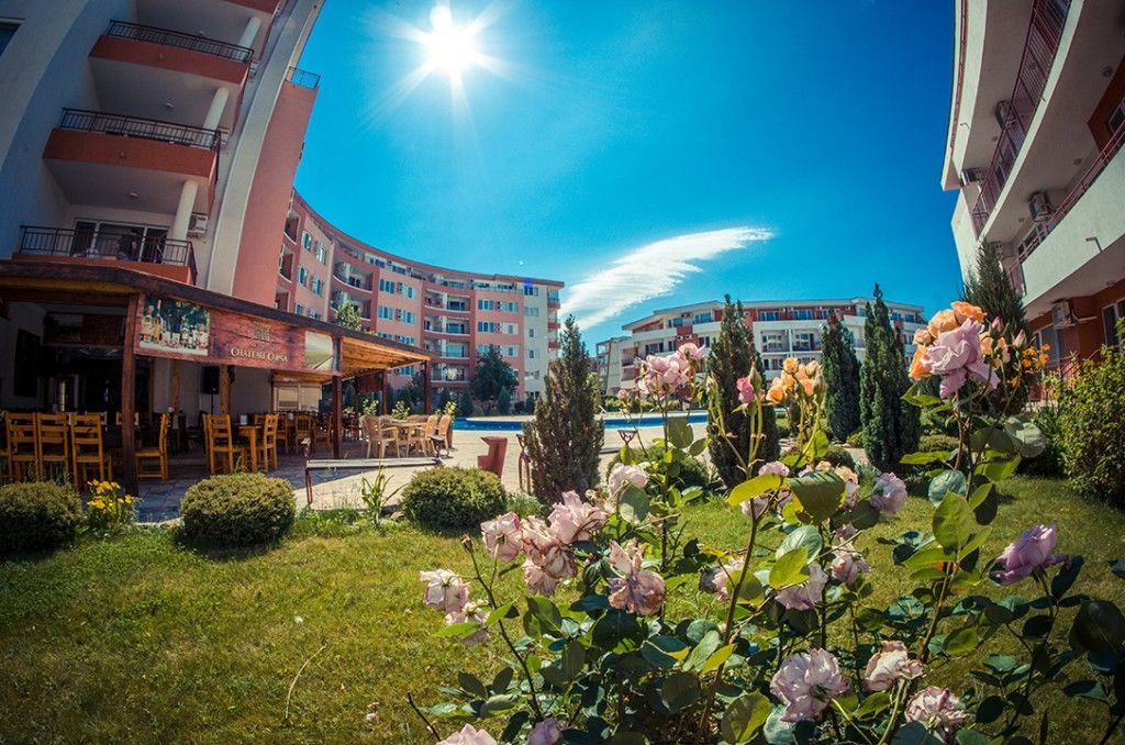 Studio na pierwszej linii w kompleksie w Elenite – morze, góry i komfort wakacyjny w jednym