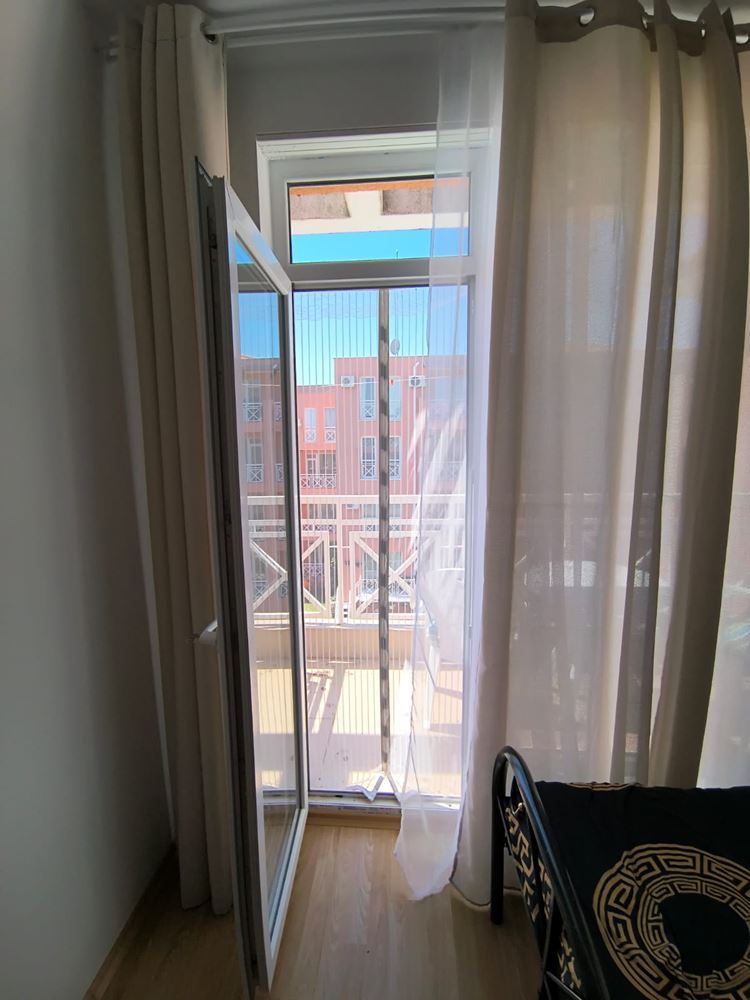 Ekskluzywnie umeblowana kawalerka w zamkniętym kompleksie z bogatą infrastrukturą i spokojną atmosferą