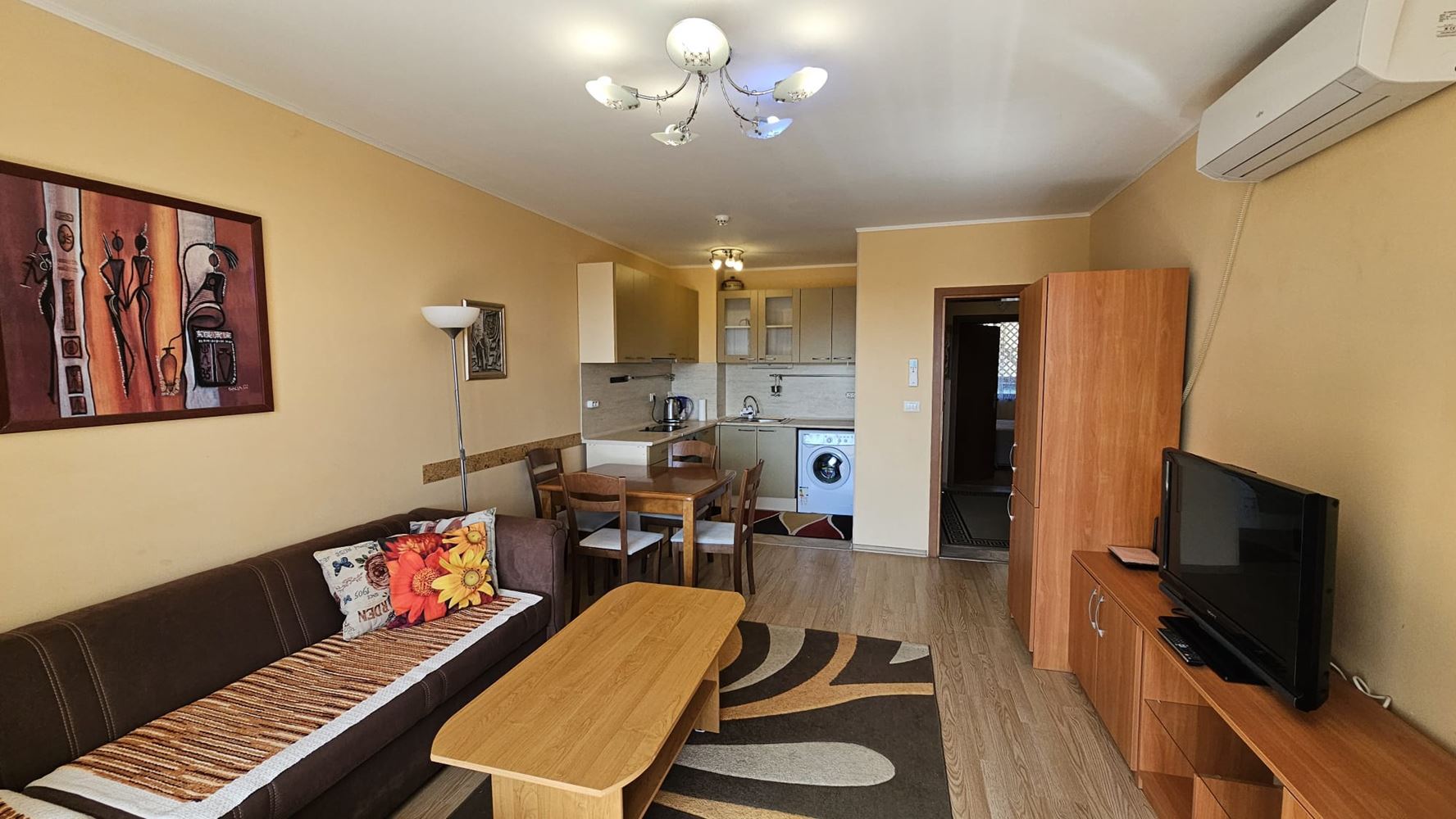Przestronny apartament z dwiema sypialniami na pierwszej linii brzegowej z prywatną plażą w Sweti Własie