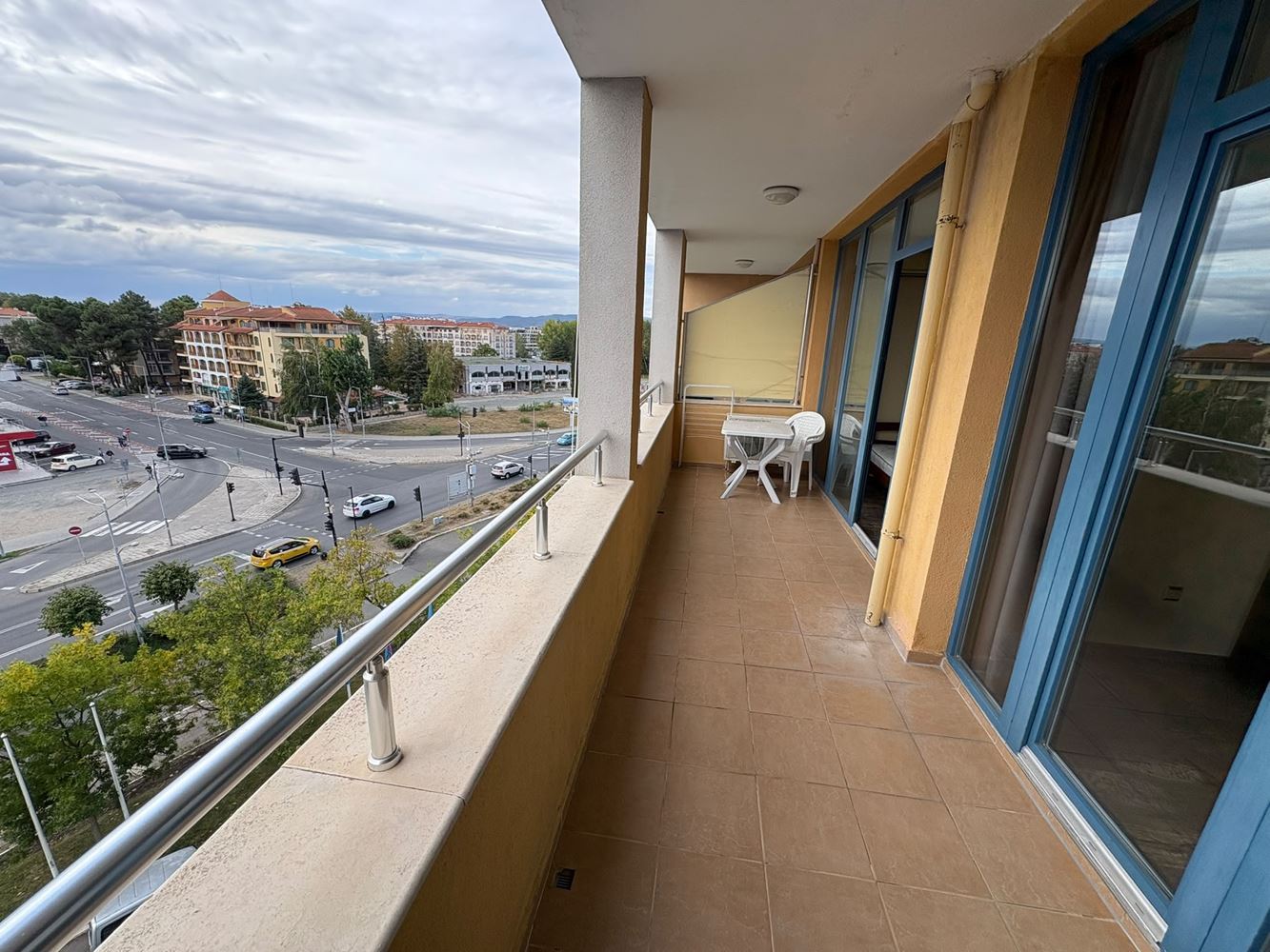 Apartament z dwiema sypialniami w Słonecznym Brzegu – przestrzeń, udogodnienia i rozrywka w kompleksie wakacyjnym