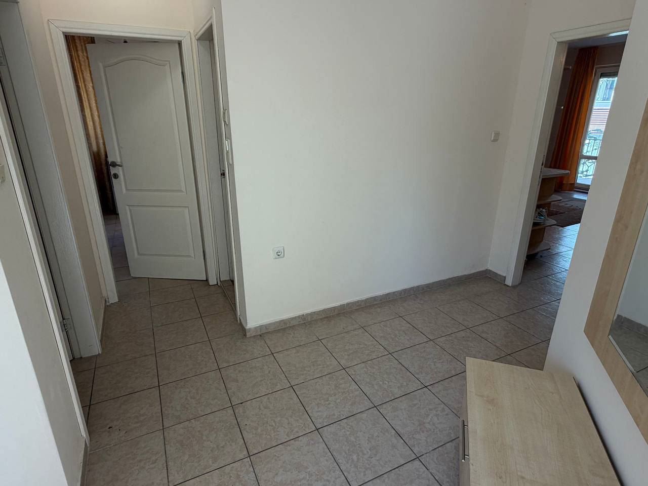 Przestronny apartament z dwiema sypialniami 200 m od plaży w Słonecznym Brzegu – z niską opłatą za utrzymanie