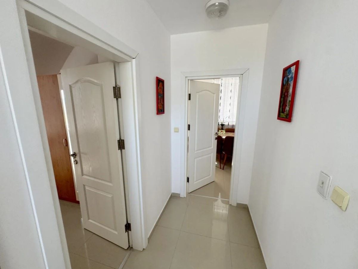 Apartament z jedną sypialnią w Rawdzie – w pełni umeblowany, w budynku mieszkalnym i 500 metrów od morza