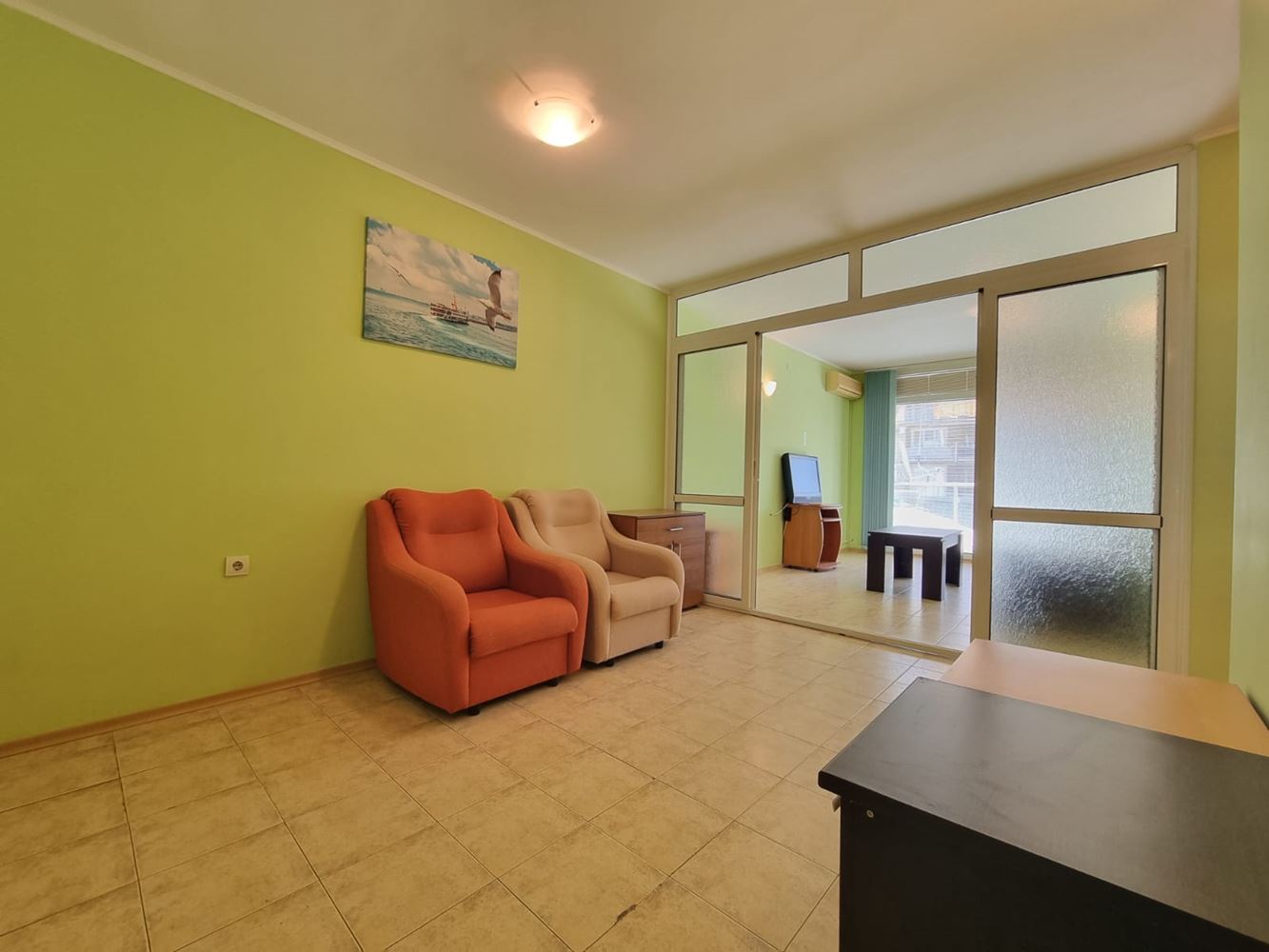 Umeblowany apartament z jedną sypialnią w Słonecznym Brzegu – funkcjonalna nieruchomość z udogodnieniami i niską opłatą eksploatacyjną