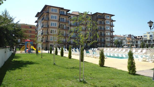 Przestronny apartament z dwiema sypialniami i widokiem na morze w Rawdzie