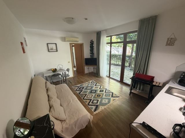Komfort i spokój nad morzem – przestronny apartament z jedną sypialnią w Aheloy