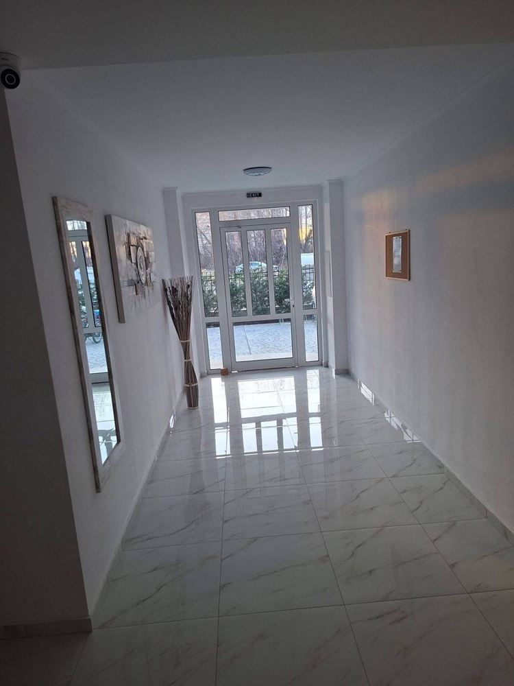 Stylowe dwupokojowe mieszkanie z niską opłatą eksploatacyjną w Słonecznym Brzegu – komfort, bezpieczeństwo i doskonała inwestycja nad morzem