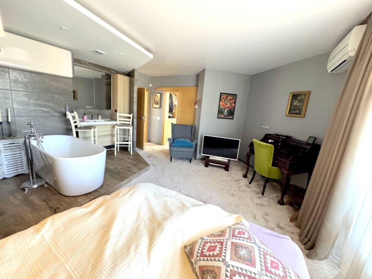 Apartament z dwoma sypialniami w prestiżowym kompleksie zamkniętym w Świętym Własie – pierwsza linia komfortu i natury