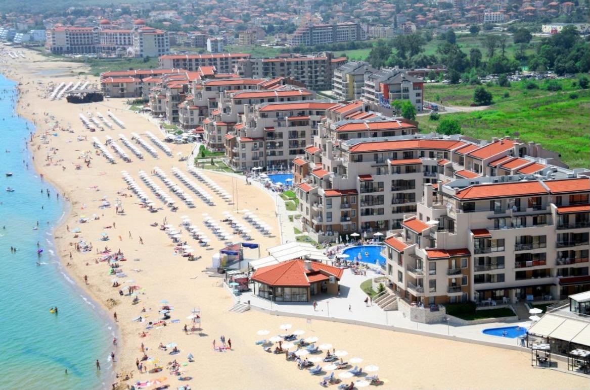 Przestronne mieszkanie z dwiema sypialniami w pierwszej linii brzegowej w Obzor z panoramicznym widokiem na morze