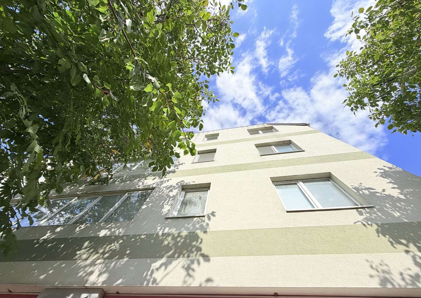 Apartament z trzema pokojami w Rawdzie z widokiem na morze i bez opłaty za utrzymanie! 