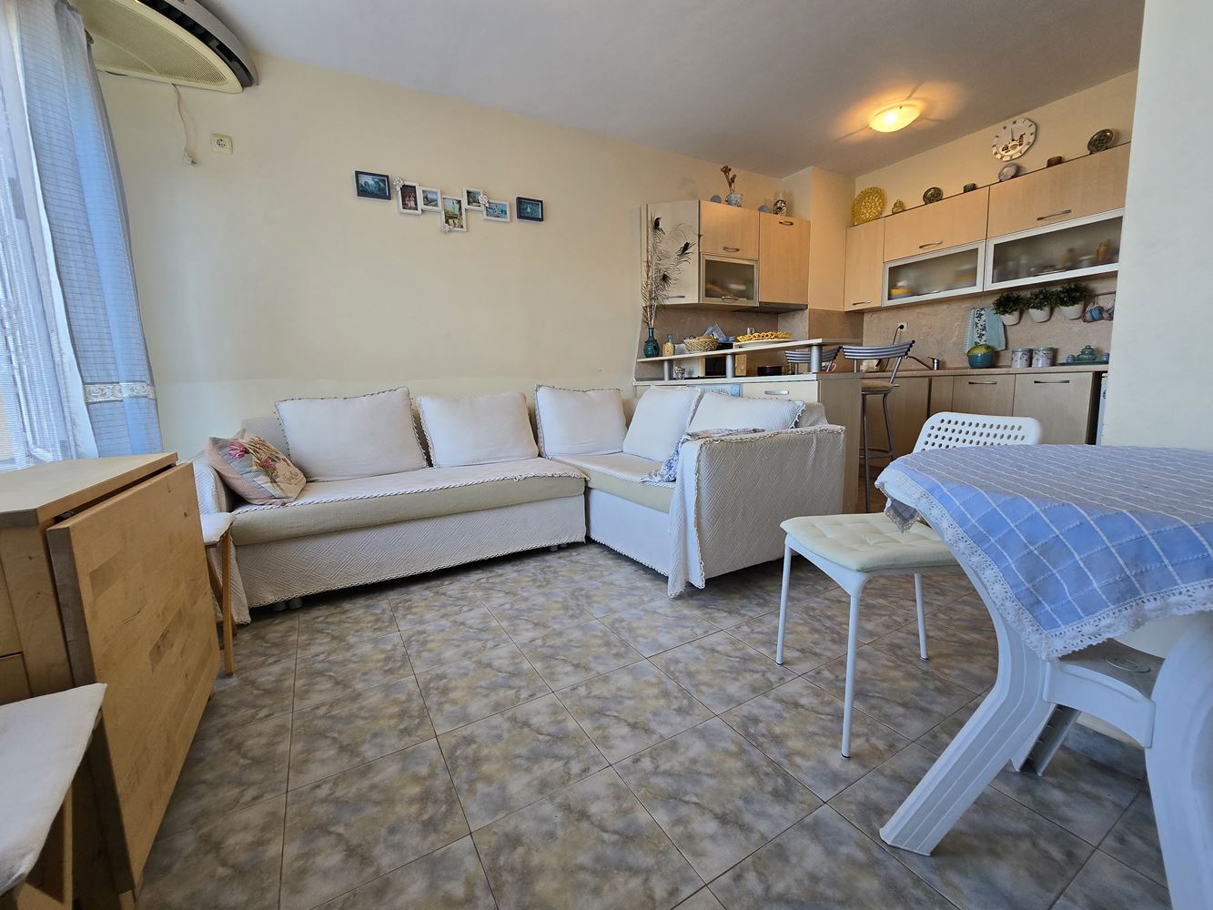 Dwupoziomowy apartament z pięknym widokiem na morze w Słonecznym Brzegu – doskonała lokalizacja zaledwie 200 metrów od plaży