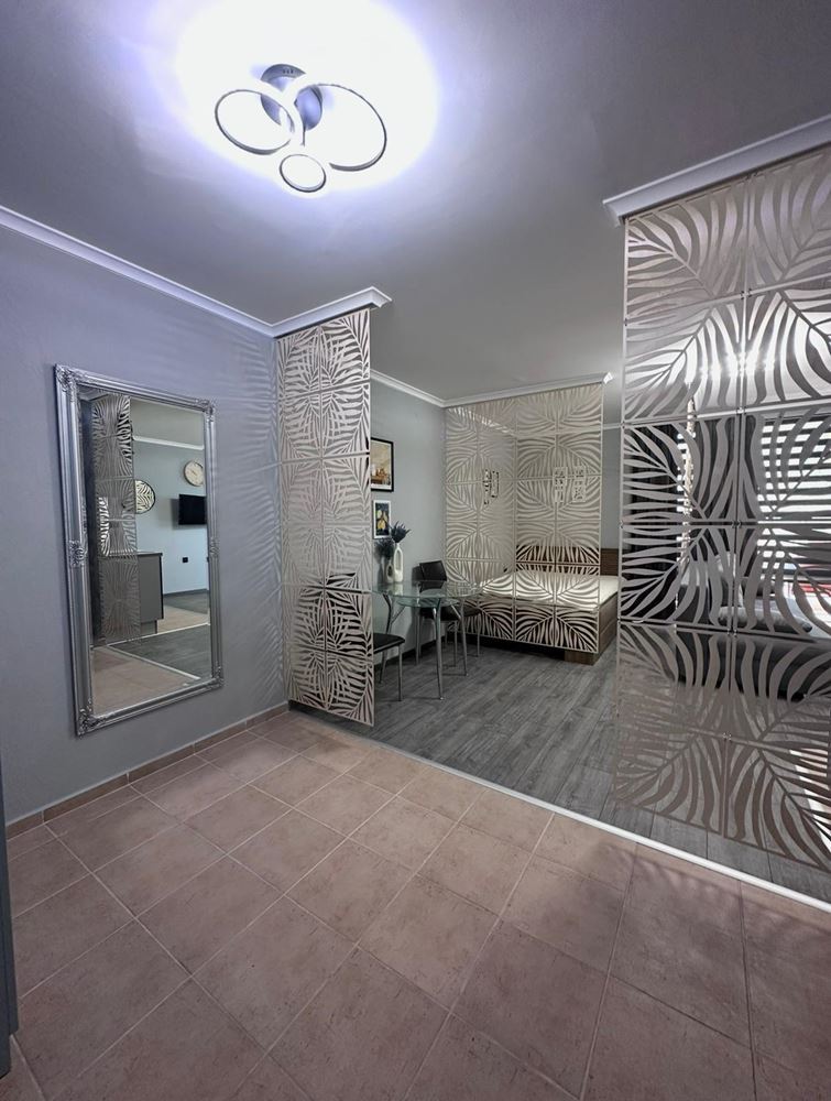 Dwupokojowe mieszkanie z częściowym widokiem na morze w Sveti Vlas – umeblowane, po remoncie, w luksusowym kompleksie zamkniętym