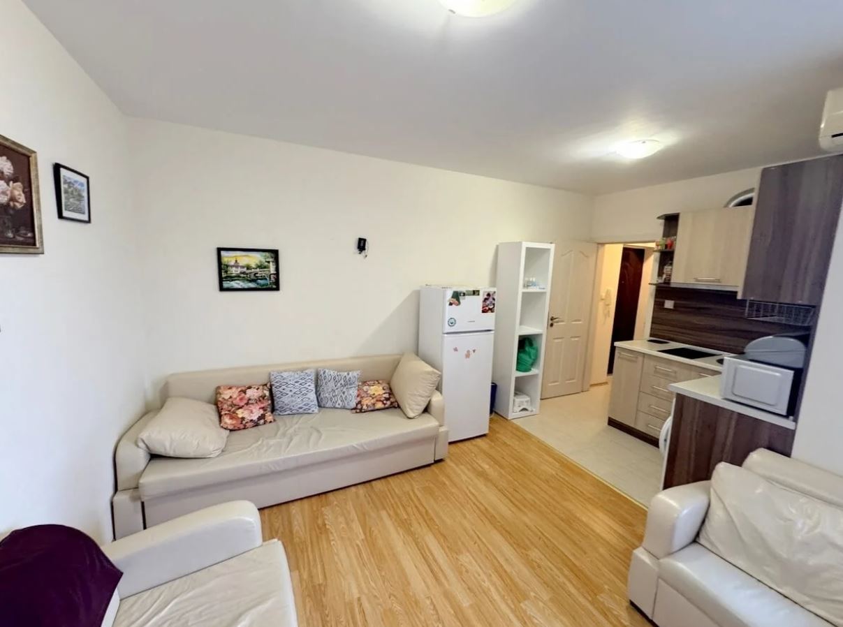 Morski komfort i przytulność w stylowym apartamencie z jedną sypialnią w Rawdzie