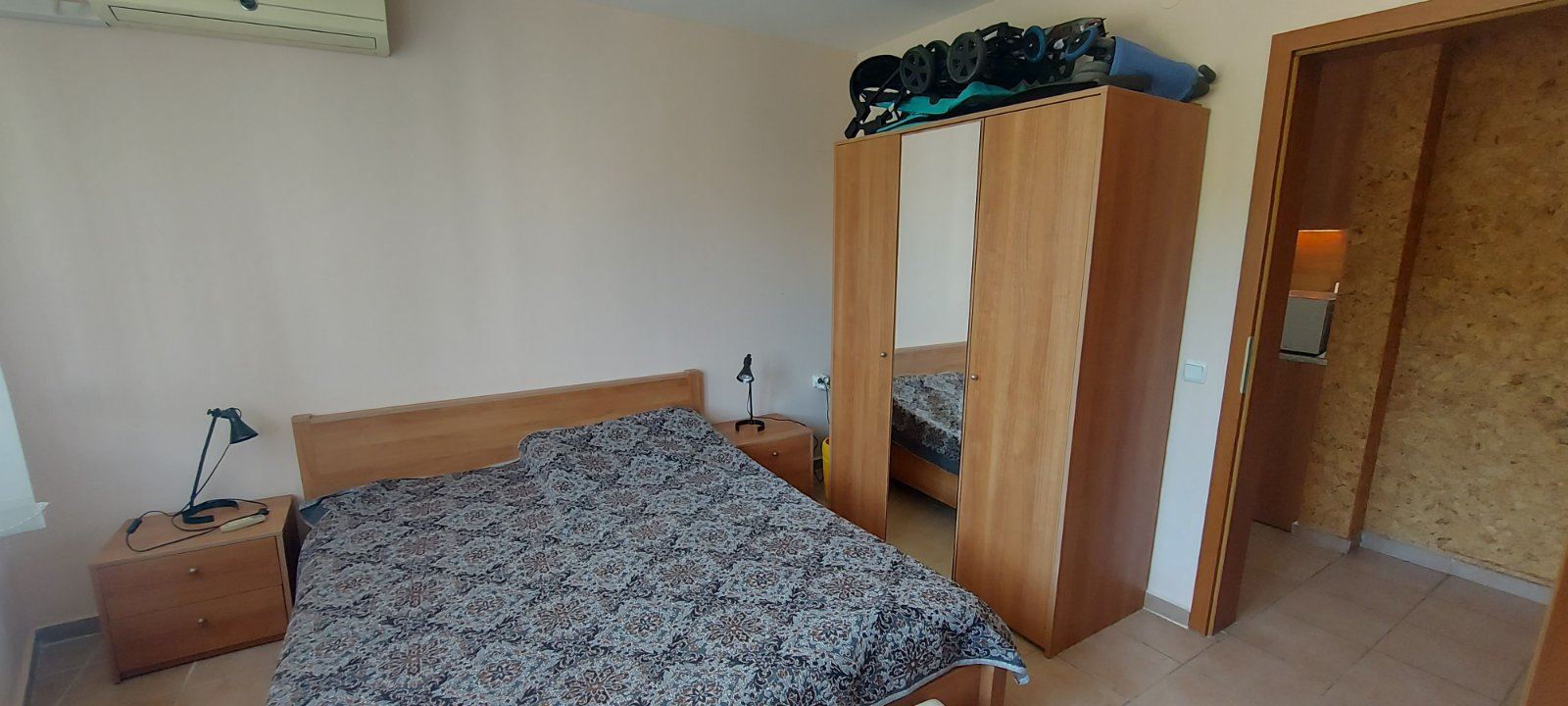 Przestronny apartament z dwiema sypialniami i widokiem na morze w pierwszej linii brzegowej – gotowy do zamieszkania