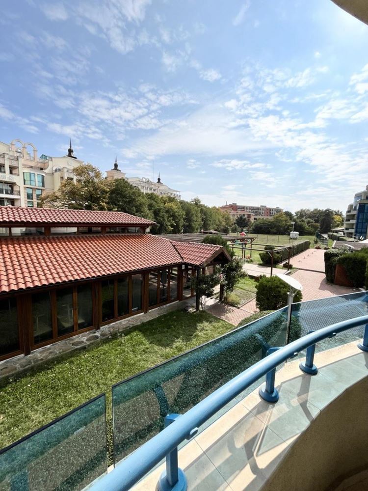 Przestronny apartament z jedną sypialnią i widokiem na basen w doskonale utrzymanym kompleksie w Pomorie