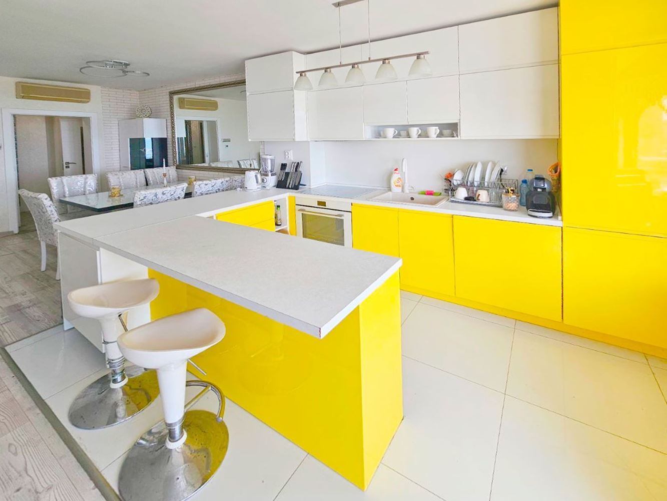 Luksusowy apartament trzypokojowy z widokiem na morze na pierwszej linii w Rawdzie – 114 m², dwa tarasy i pełen komfort