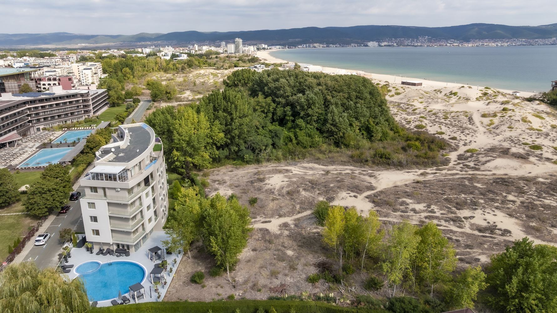 Pierwsza linia nad morzem w Słonecznym Brzegu – nowe umeblowanie i prywatny ogród