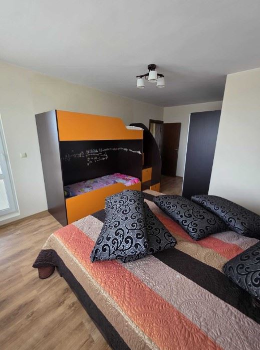 Przestronny apartament z dwiema sypialniami i widokiem na morze w Rawdzie