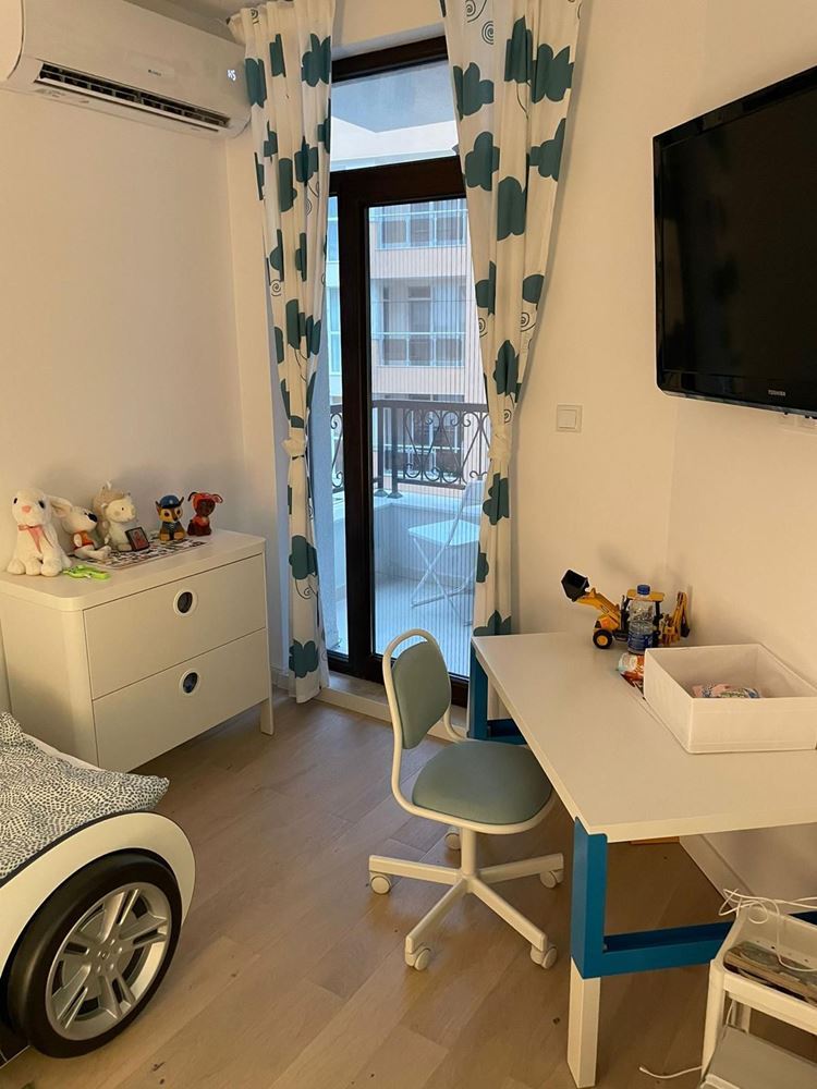 Przestronne pięciopokojowe mieszkanie z panoramą morza w Pomorie – komfort, styl i funkcjonalność dla dużej rodziny