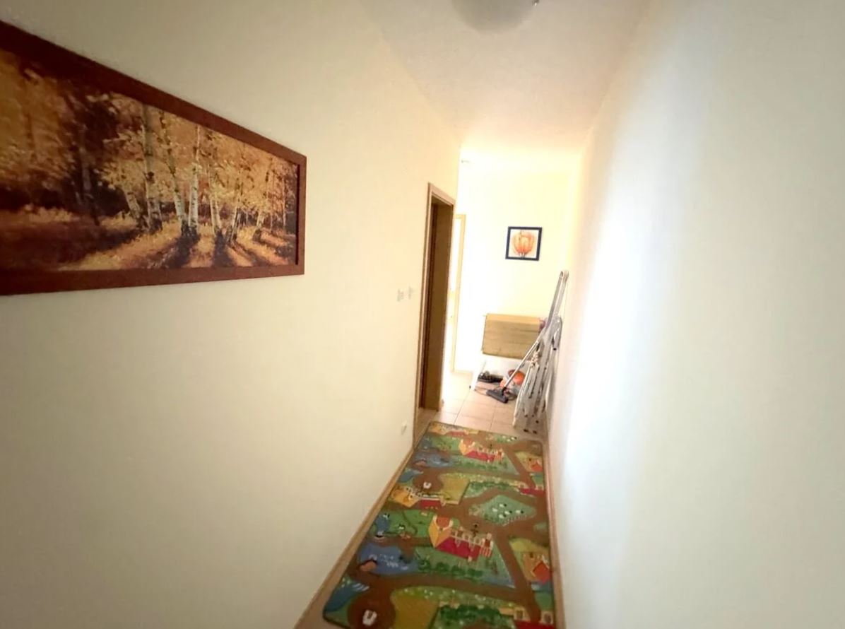 Apartament z dwiema sypialniami na pierwszej linii brzegowej w Rawdzie – panoramiczny widok na morze i prestiżowa lokalizacja