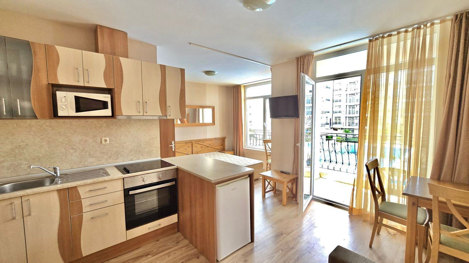 Przytulność, styl i komfort nad morzem – apartament z dwiema sypialniami w sercu Słonecznego Brzegu