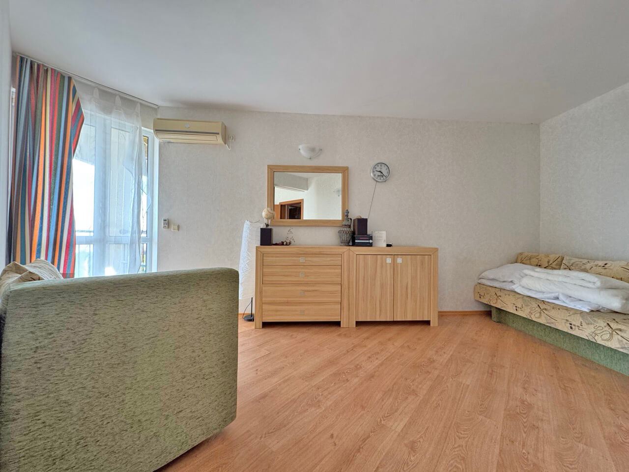 Apartament z jedną sypialnią z widokiem na morze w Rawdzie – komfort i spokój w zadbanym kompleksie