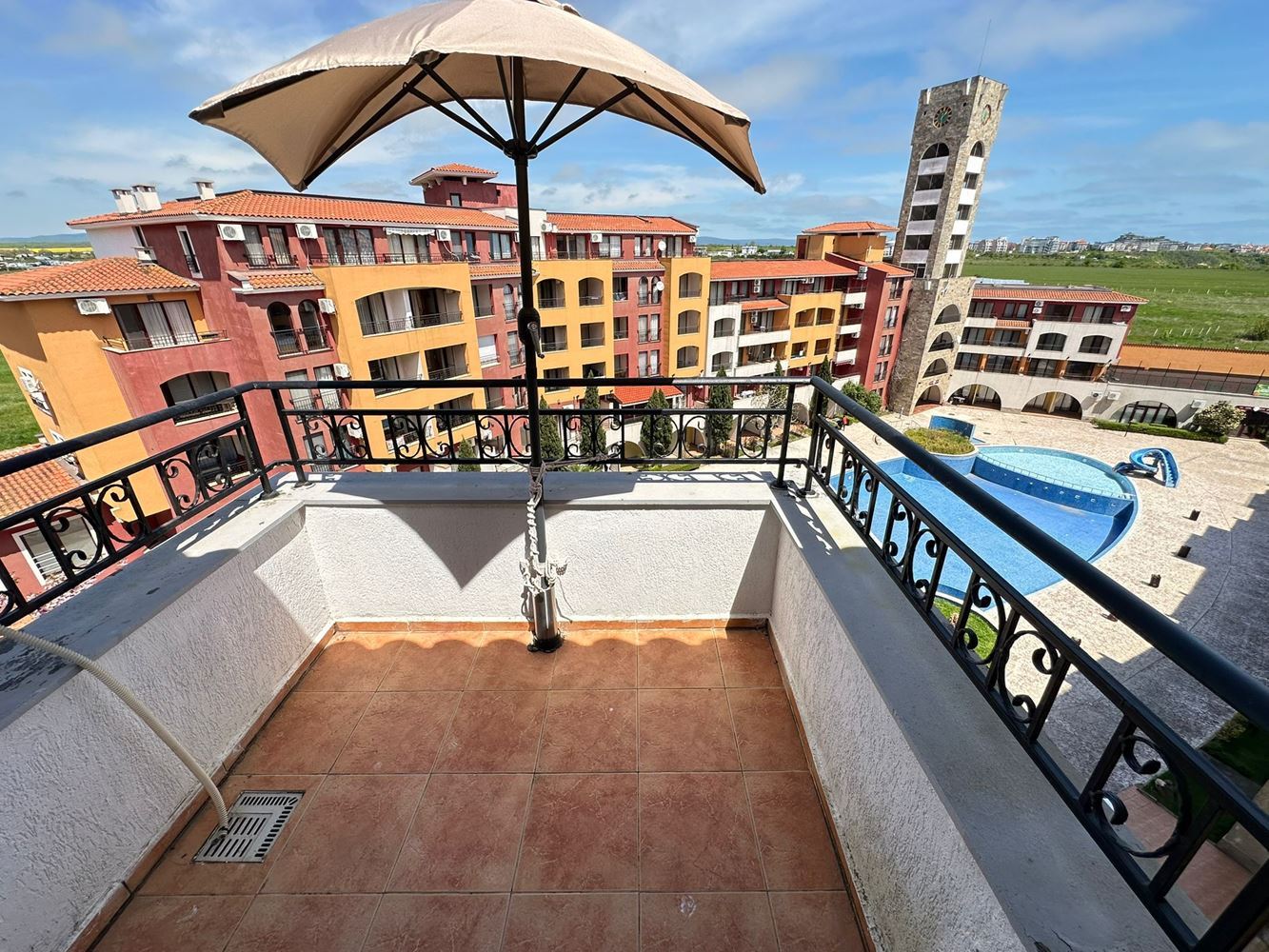 Apartament z jedną sypialnią w pierwszej linii morza w Aheloj – morska atmosfera, luksusowe udogodnienia i gotowe dokumenty do transakcji
