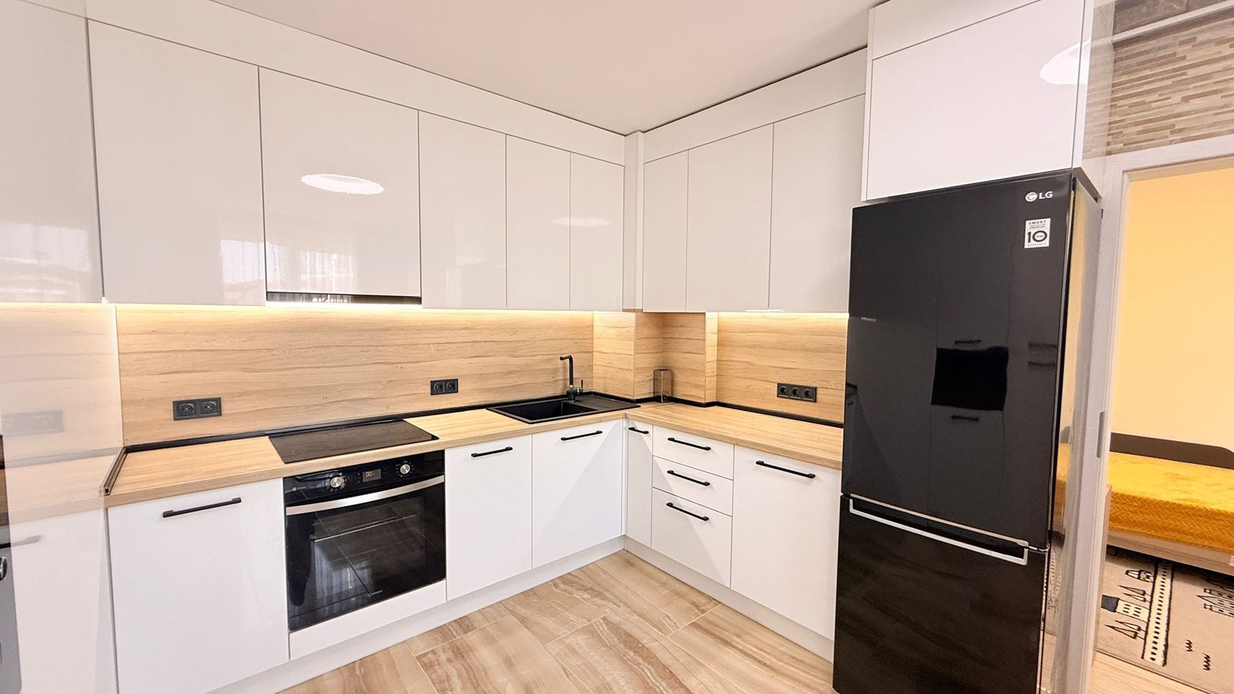 Luksusowy apartament dwupoziomowy z trzema sypialniami w sercu Słonecznego Brzegu – przestrzeń, styl i komfort na dwóch poziomach