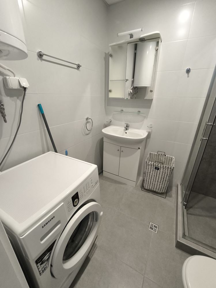 Luksusowy apartament z jedną sypialnią w pierwszej linii brzegowej w Świętym Własie