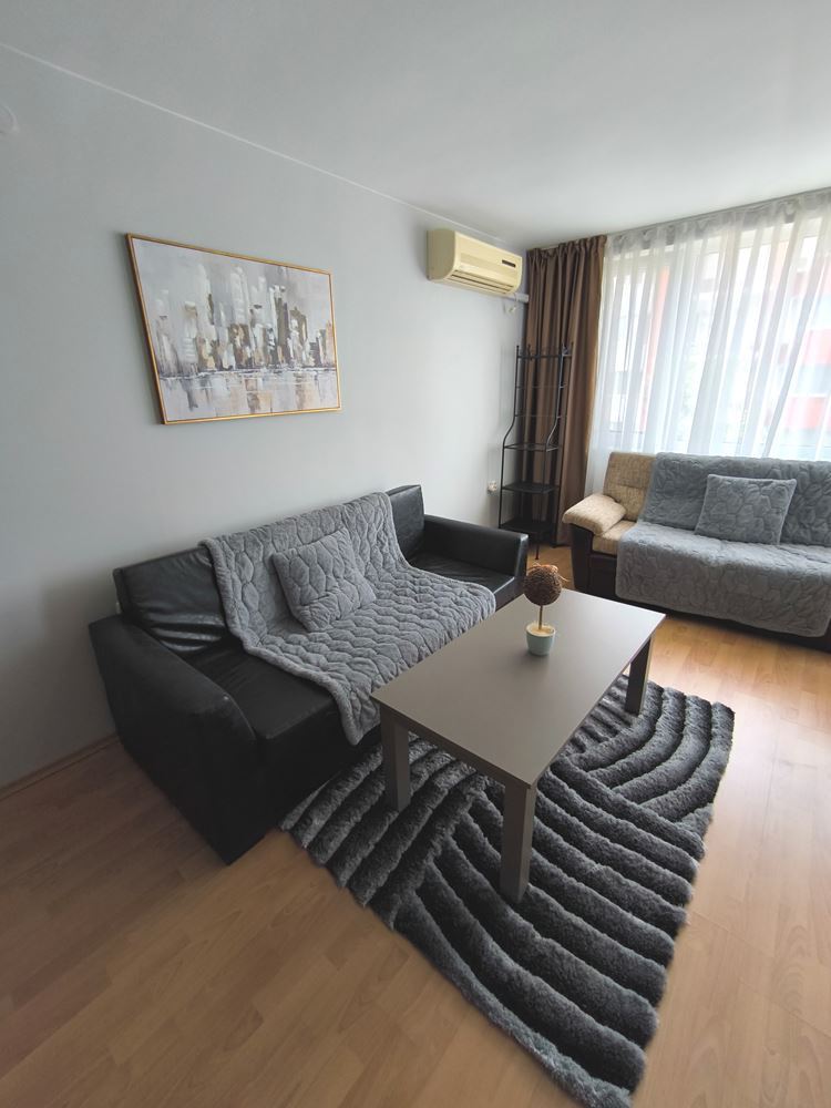Luksusowy apartament z jedną sypialnią w pierwszej linii brzegowej w Świętym Własie