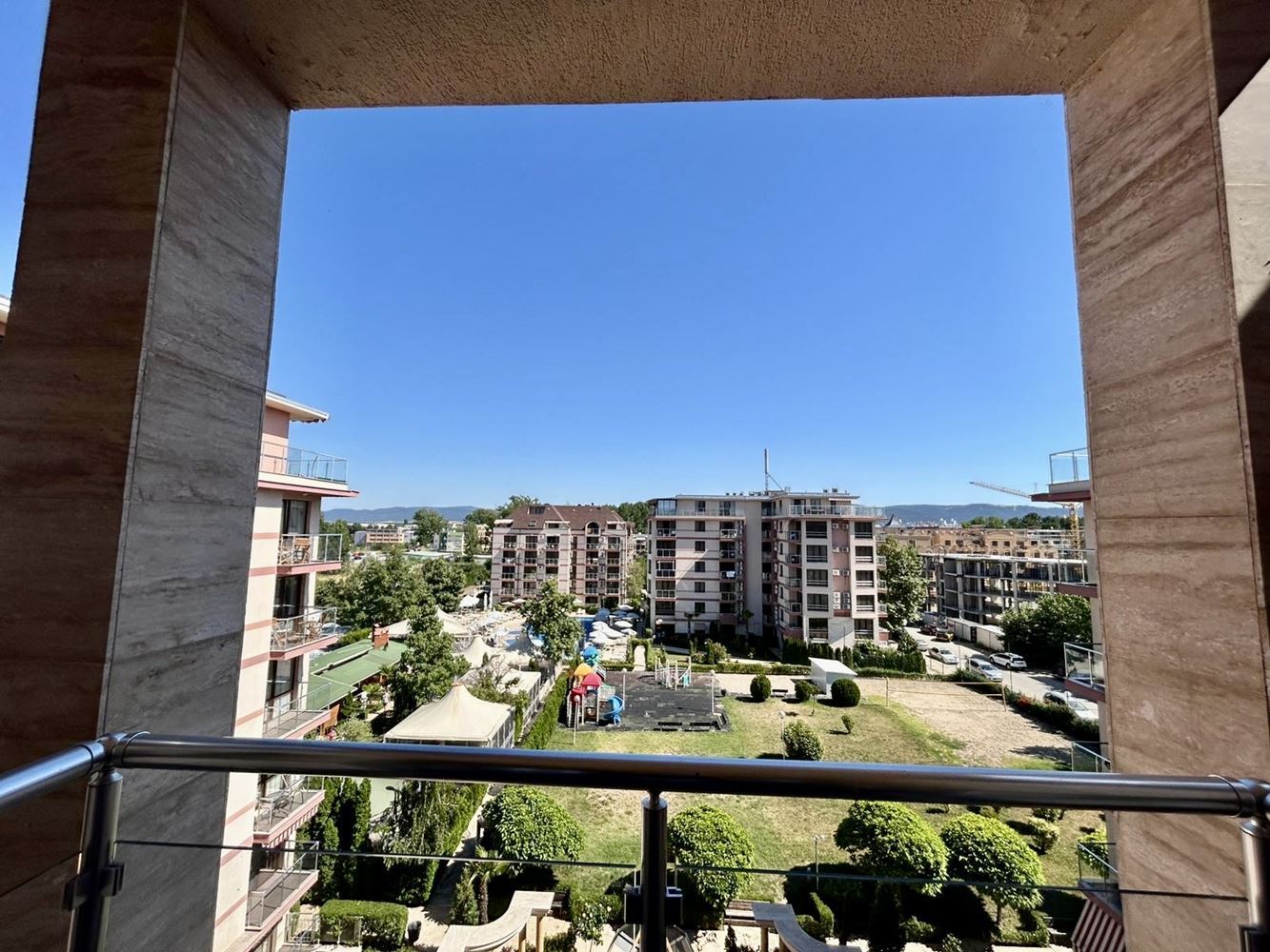 Apartament z jedną sypialnią i dwoma przestronnymi tarasami w Słonecznym Brzegu – w pełni umeblowany i gotowy do użytkowania