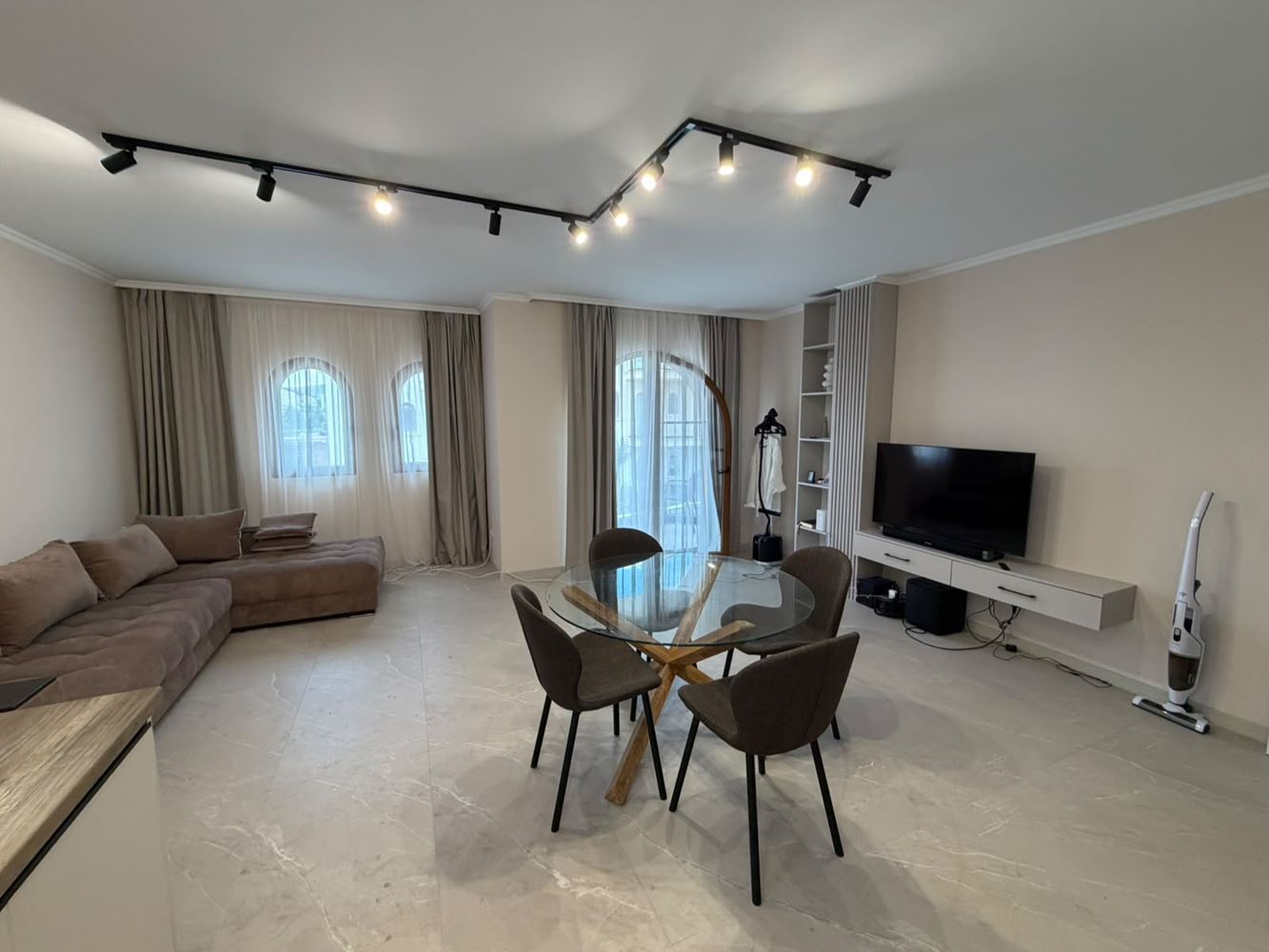 Luksusowy apartament z dwiema sypialniami w nowym kompleksie niedaleko Słonecznego Brzegu – komfort, bezpieczeństwo i doskonała inwestycja