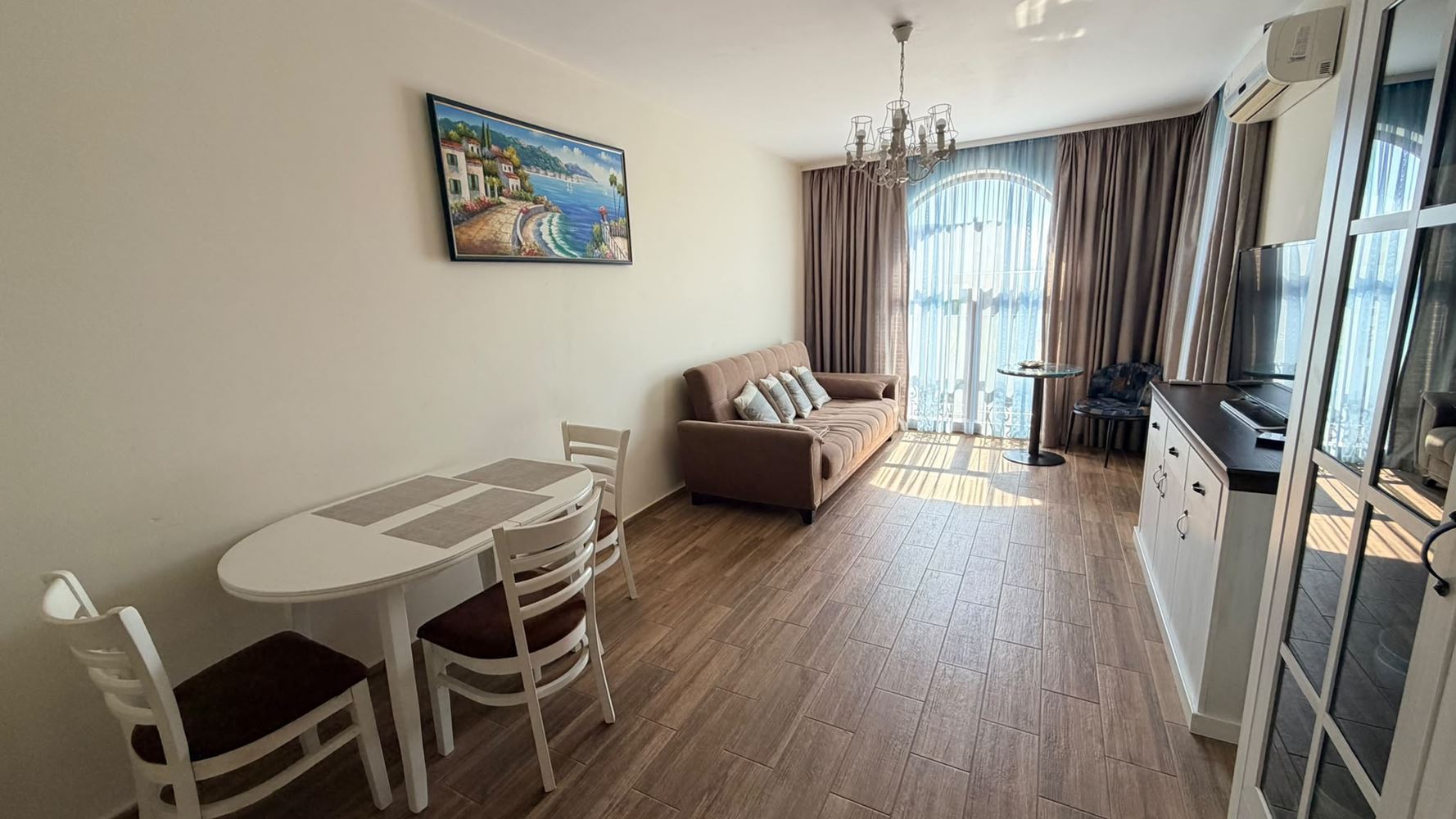 Dwupokojowy apartament z panoramicznym widokiem, o krok od morza w Rawdzie