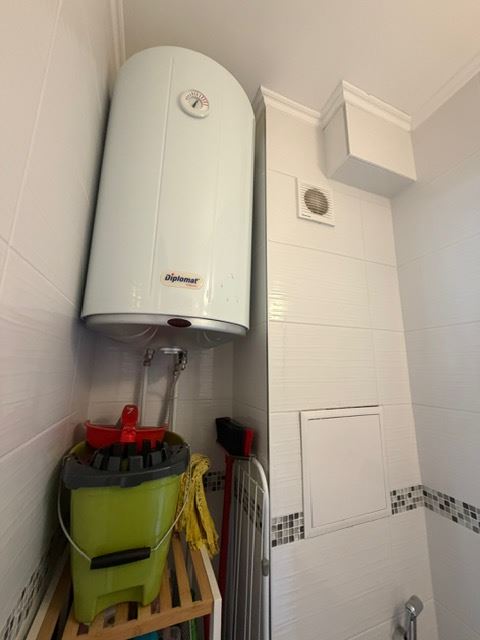 Przestronny apartament z 2 sypialniami w pierwszej linii brzegowej z frontalnym panoramicznym widokiem na morze