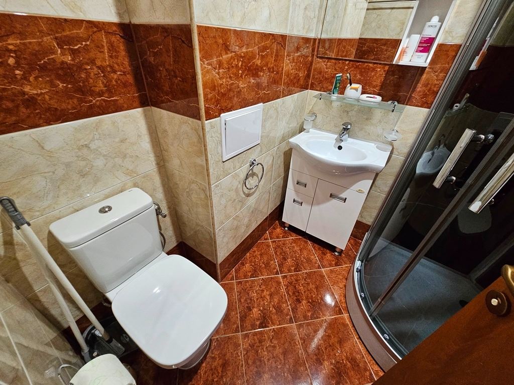 Luksusowy apartament panoramiczny na pierwszej linii morza z dwiema sypialniami i ogromnym tarasem
