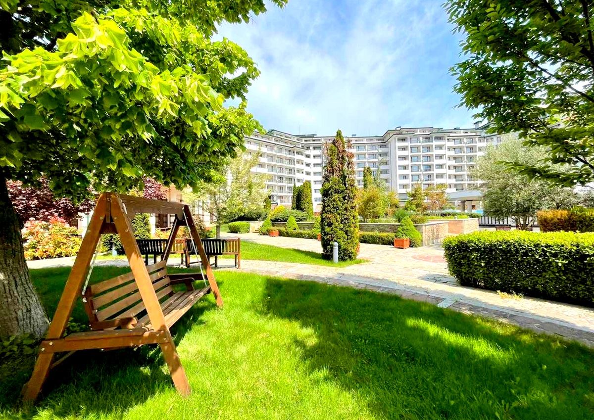 Mieszkanie dwupokojowe (z jedną sypialnią) w pierwszej linii morza w Ravda – luksus, natura i widok na basen