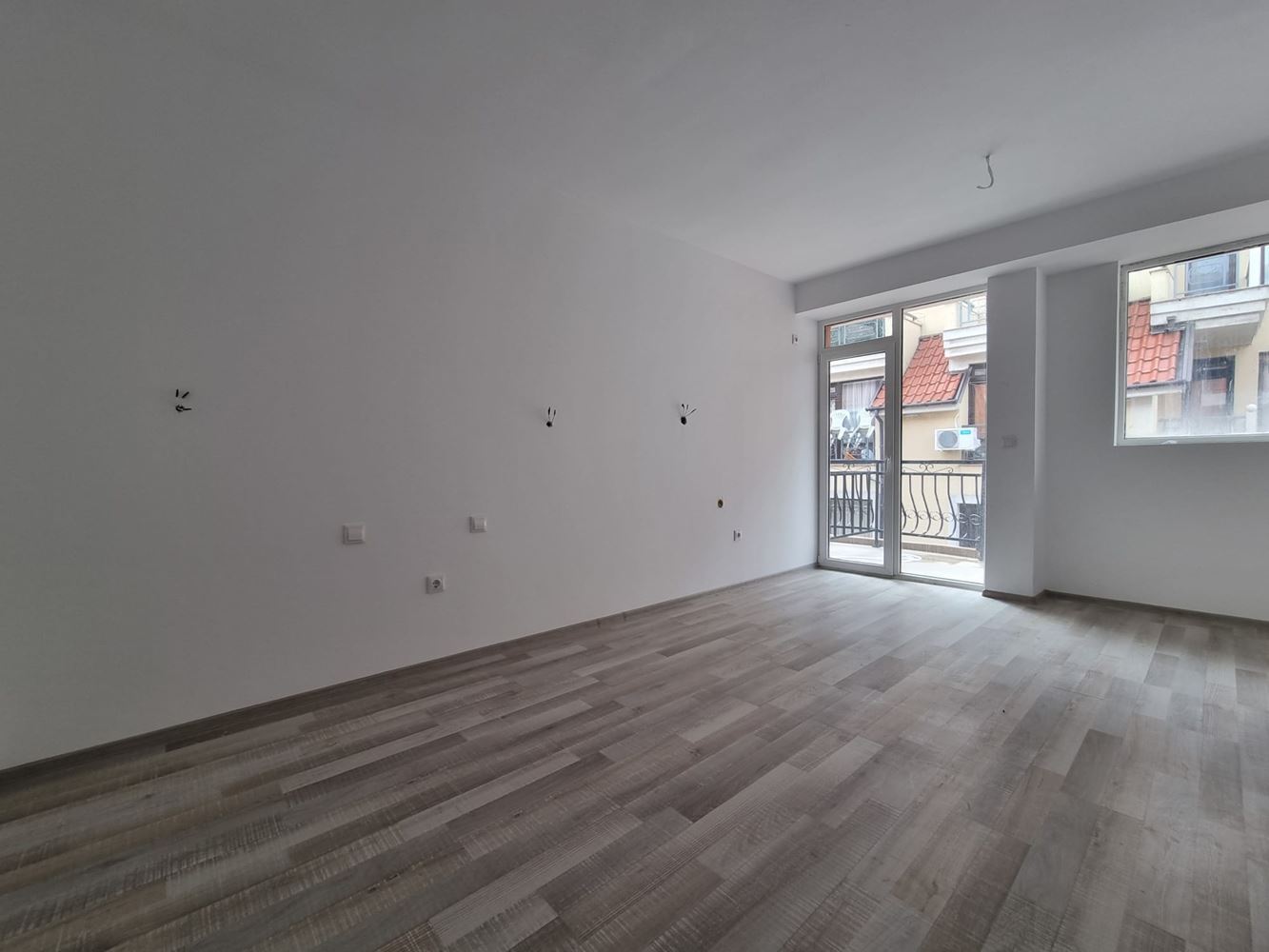 Mieszkanie z jedną sypialnią w Sveti Vlas bez opłat eksploatacyjnych – komfort i spokój 400 m od morza