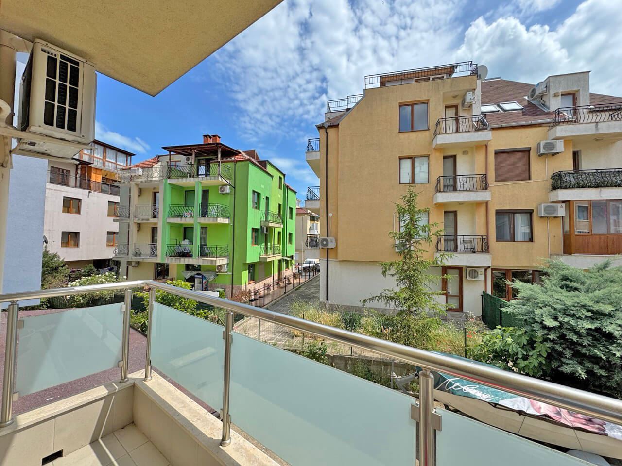 Przestronny apartament z trzema sypialniami do całorocznego zamieszkania w dzielnicy Czerno More w Nesebyrze