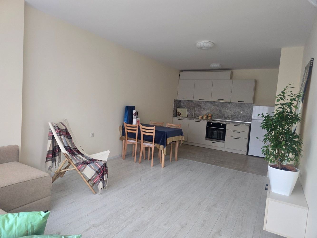 Nowy apartament z jedną sypialnią w Pomorie bez opłaty eksploatacyjnej – gotowy do zamieszkania