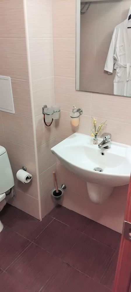 Przestronne studio z widokiem na basen w spokojnym kompleksie w Sveti Vlas – komfort i wygoda nad morzem