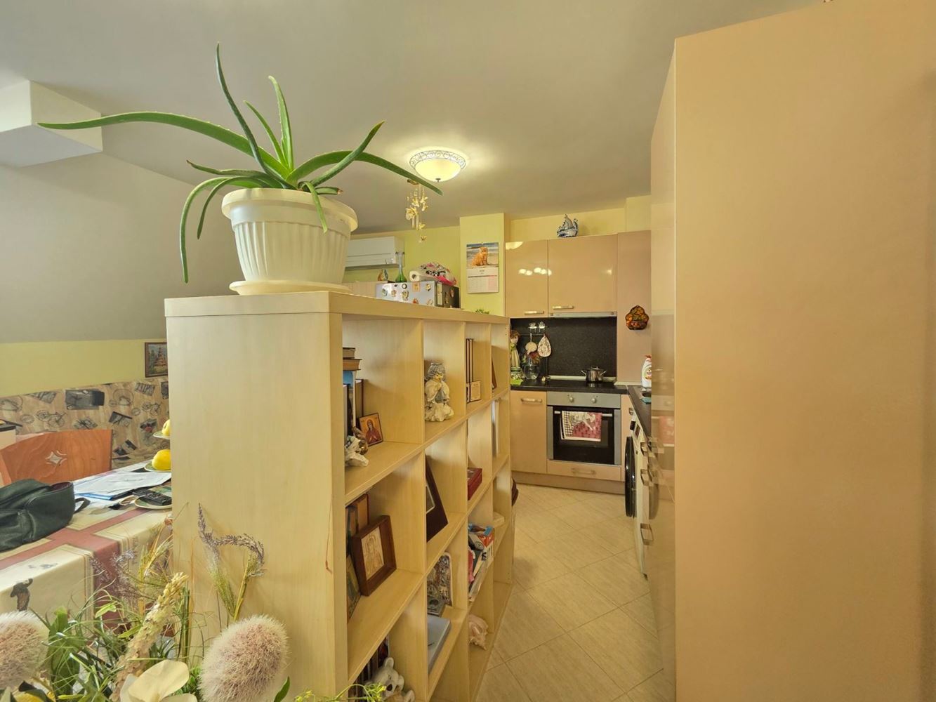 Przestronne mieszkanie z jedną sypialnią z panoramicznym widokiem na solanki i morze w mieście Pomorie