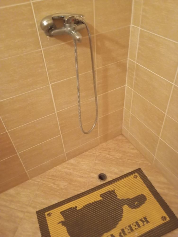  W pełni umeblowany dwupokojowy apartament 200 m od plaży w Rawdzie – cisza, zieleń i komfort w małym kompleksie