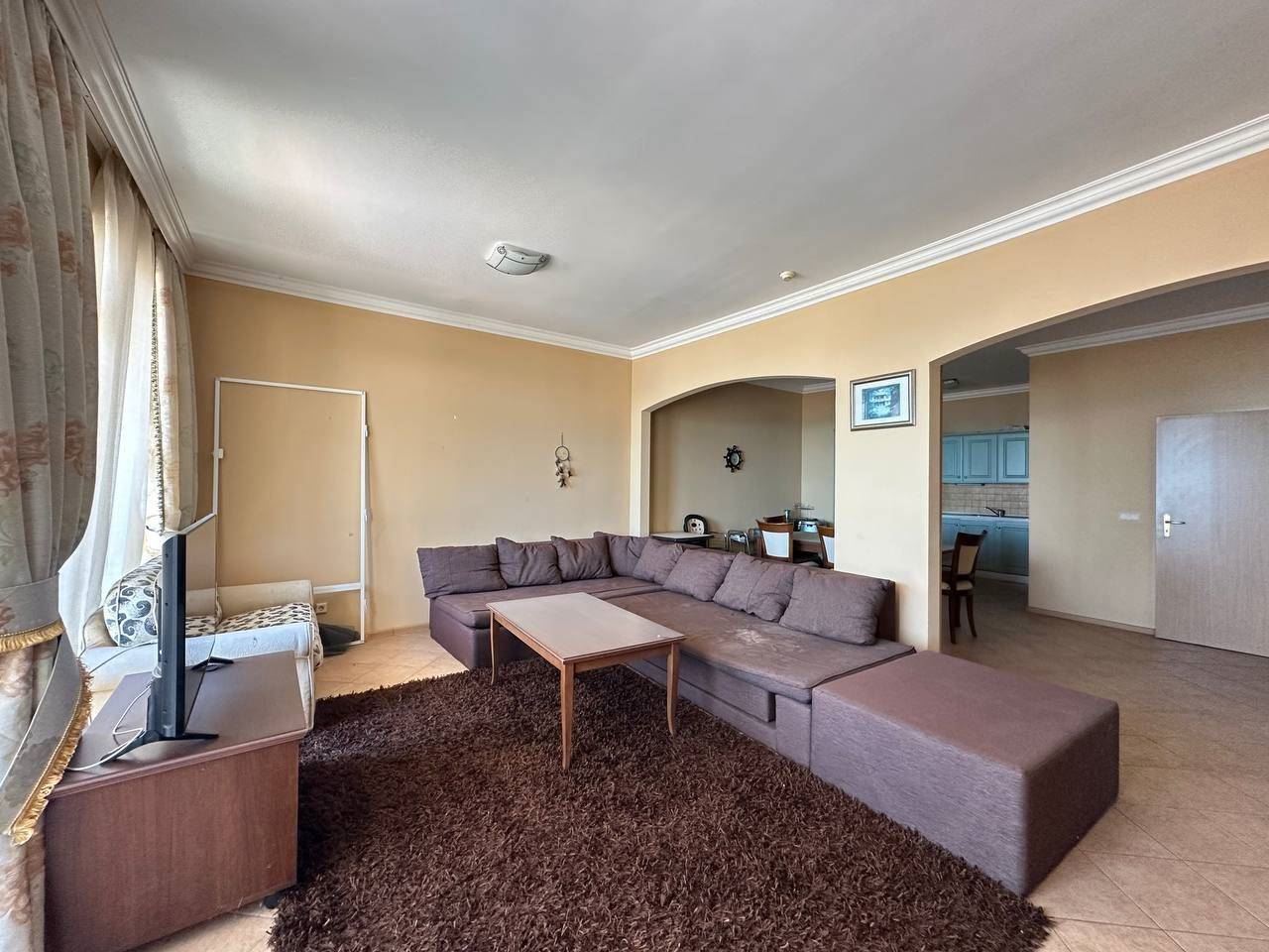 Przestronny apartament z widokiem na morze w pierwszej linii brzegowej w Pomorie – nieruchomość wakacyjna z atmosferą luksusowego kurortu