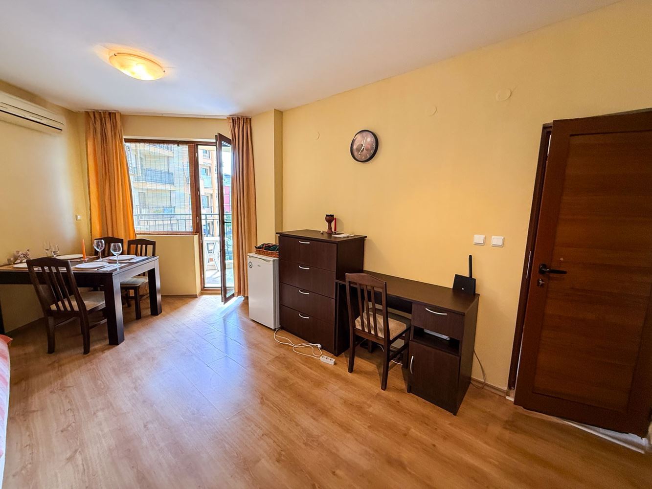 Słoneczny Brzeg: przytulny apartament z jedną sypialnią z niską opłatą za utrzymanie