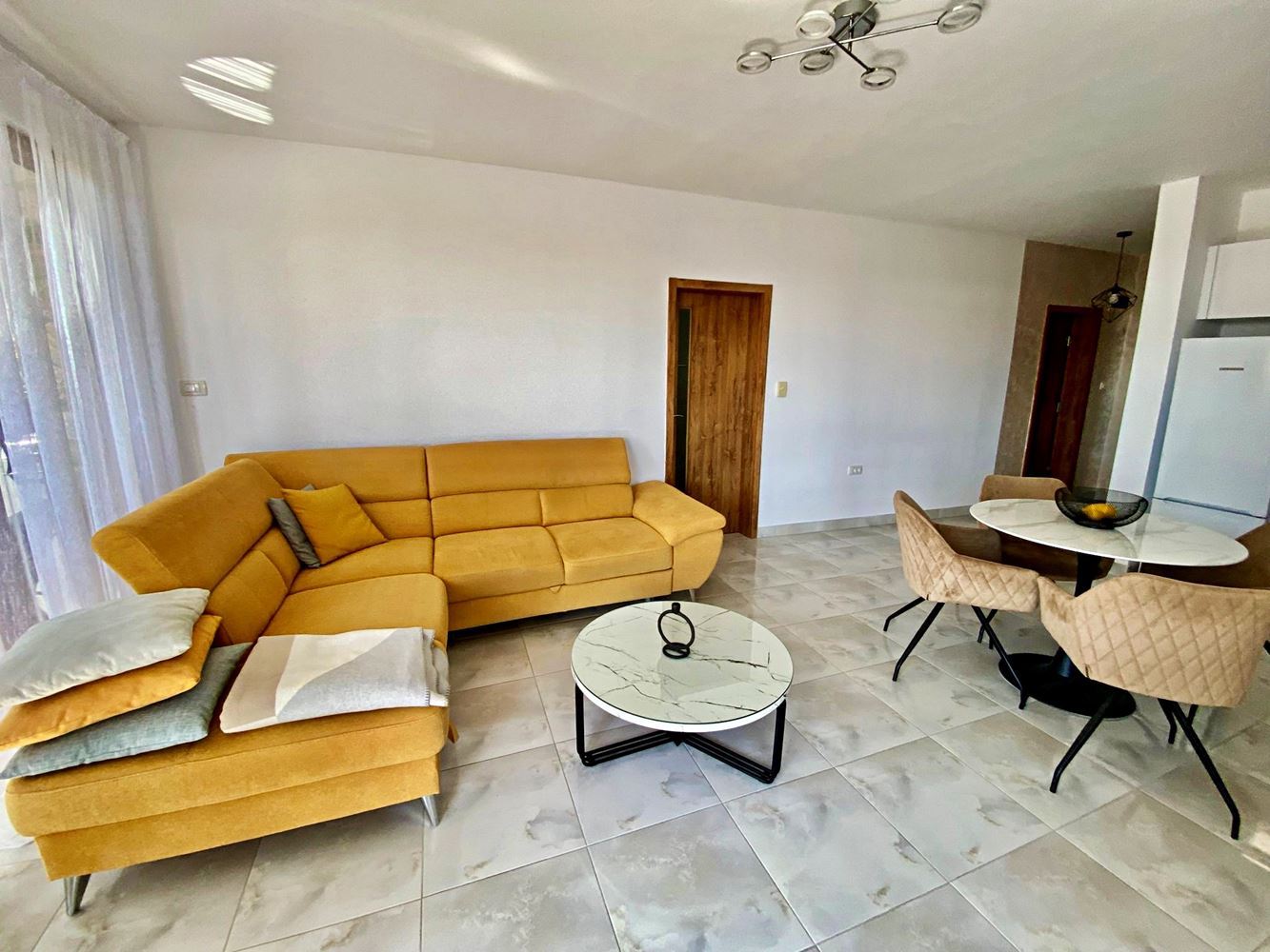 Luksusowy apartament z dwiema sypialniami na pierwszej linii brzegowej w strefie VIP w Sweti Własie