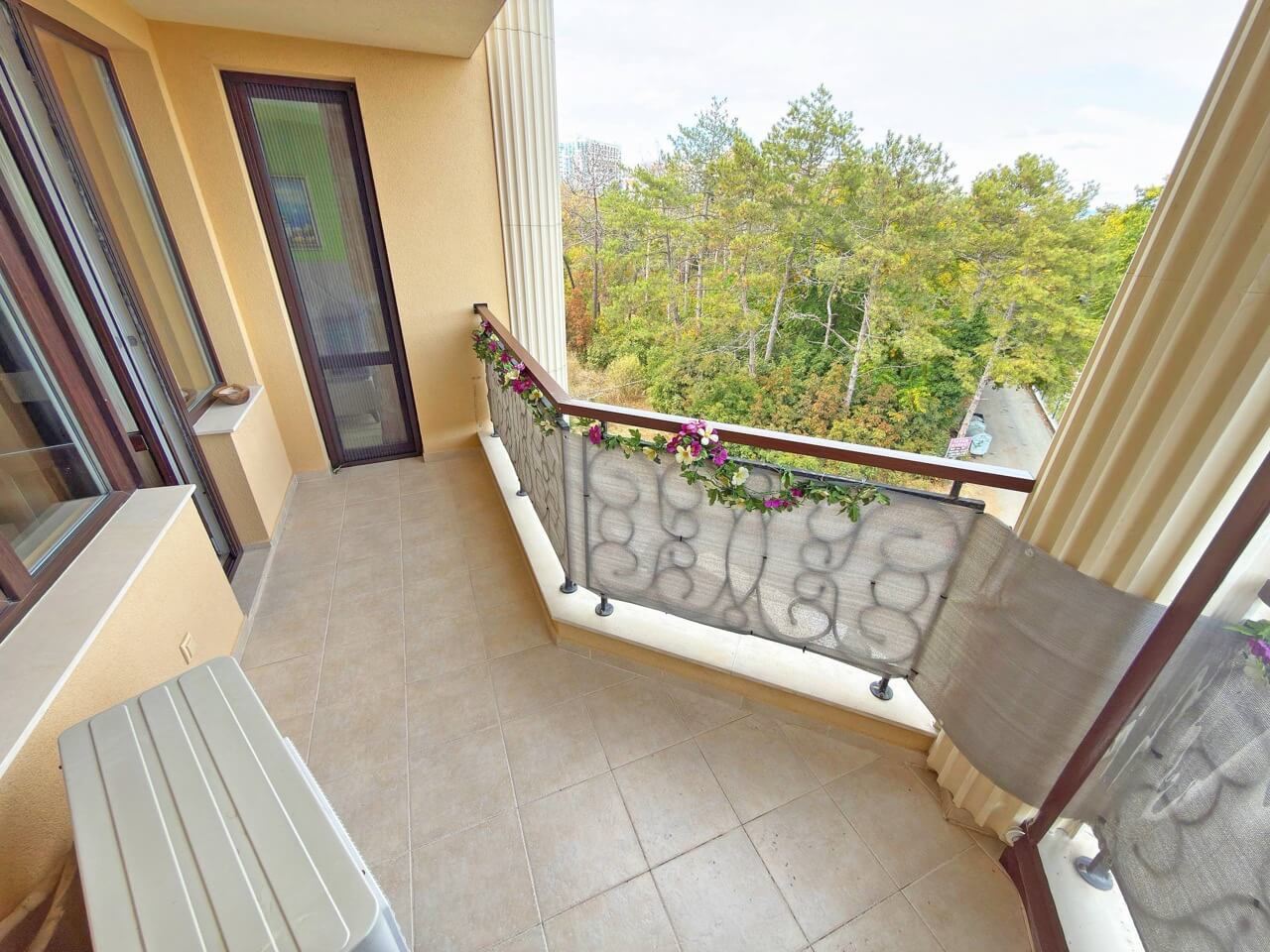 Apartament z dwiema sypialniami i widokiem na morze, 200 metrów od plaży w Pomorie