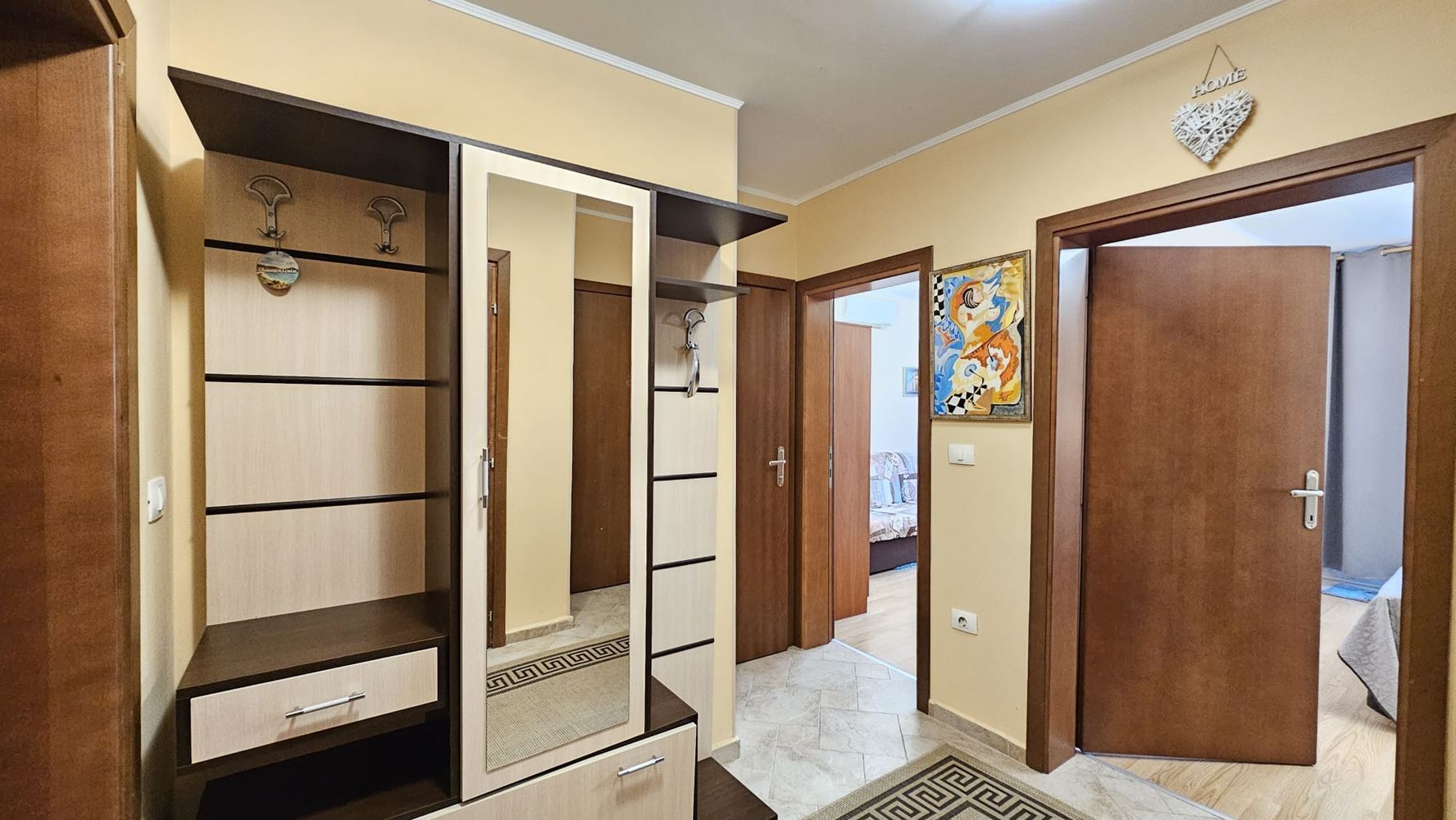 Przestronny apartament z dwiema sypialniami na pierwszej linii brzegowej z prywatną plażą w Sweti Własie