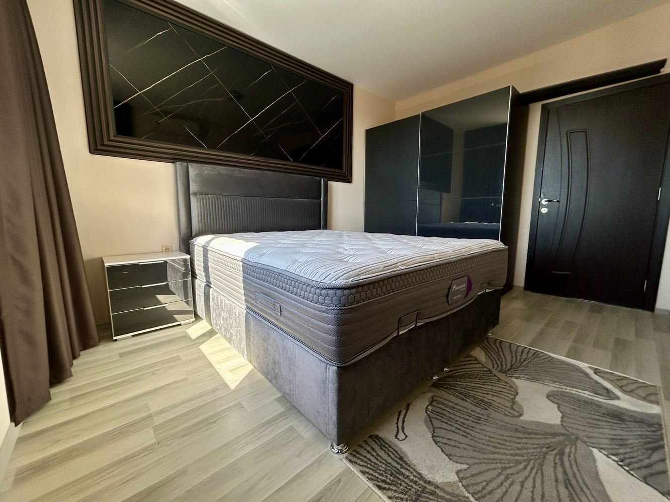 Przestronne apartament z dwiema sypialniami imponującą panoramą morską w kompleksie w Nesebyrze