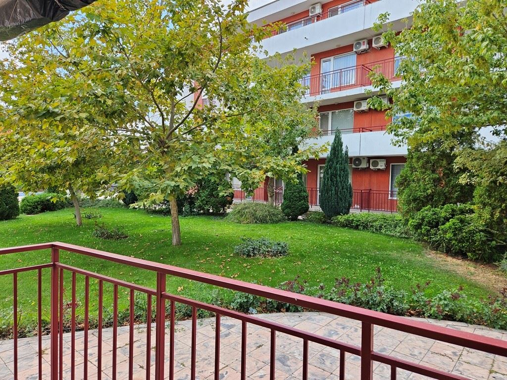 Apartament z jedną sypialnią na pierwszej linii morza w strzeżonym kompleksie w Elenite