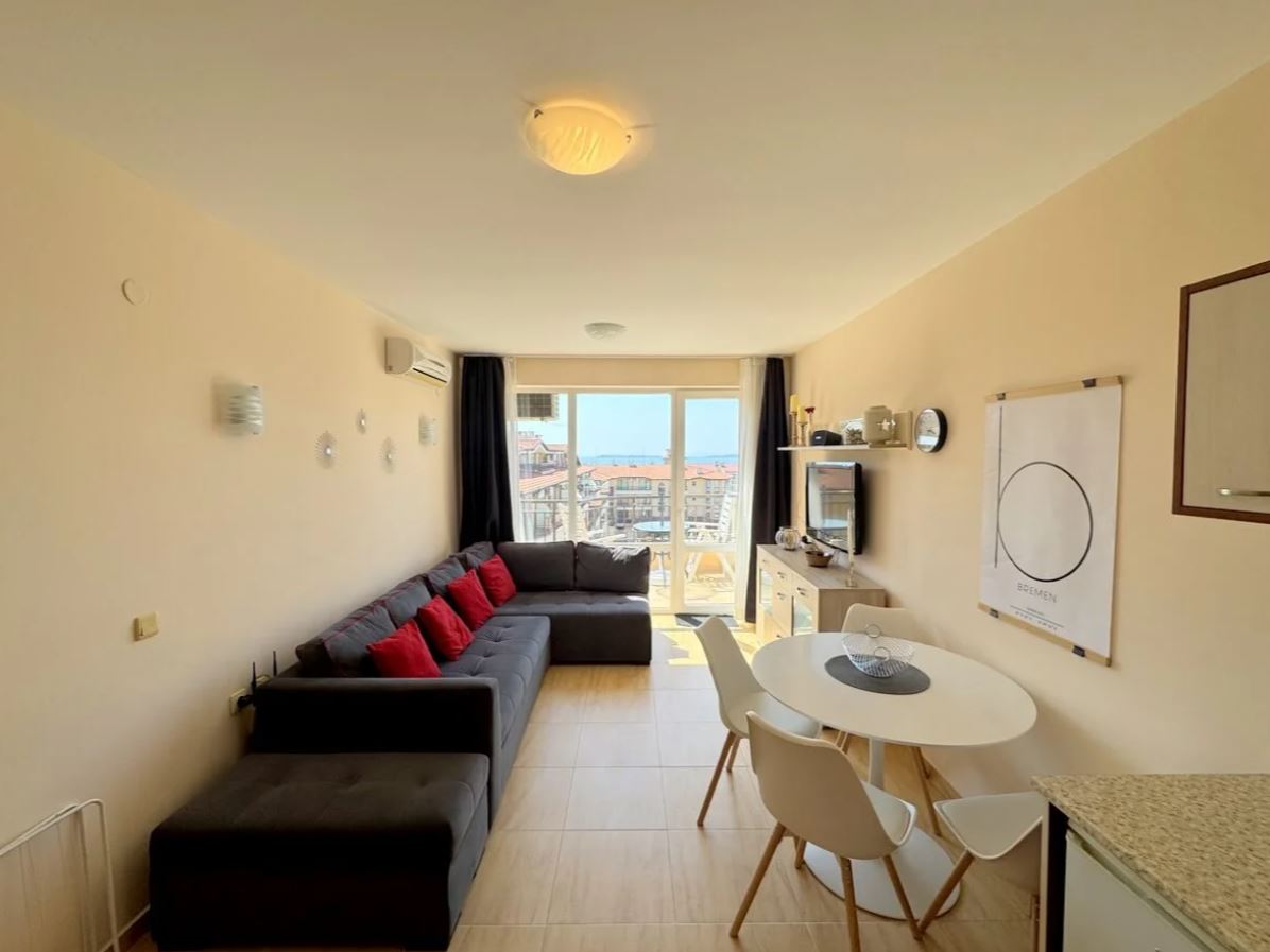 Apartament z dwiema sypialniami w Sveti Vlas – panoramiczne widoki i komfort w zamkniętym kompleksie